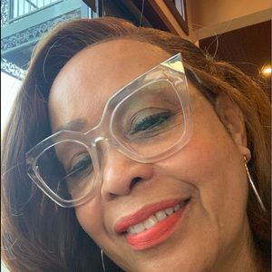 Meet your Posher, Brenda